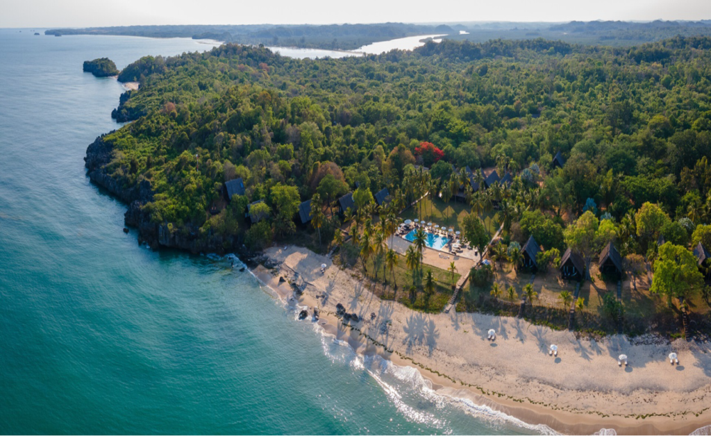 8-Day Madagascar Luxury Wildlife Safari & Flying Tour